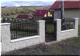 Montáž kovaných plotů